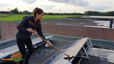 Zonnepanelen Schoonmaken Stralendgroen Youtube