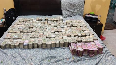 Noida I T Dept Raids Tenant S House In Sector 44 Over Rs 3 Crore Cash Recovered Noida News