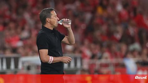 Roger Schmidt Confirma H Possibilidade De Jo O M Rio Deixar O