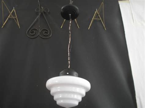 Antigo Globo Escadinha Opalina Branca Pendente Preto Lustre R 285