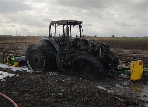 Wart kilkaset tysięcy złotych ciągnik John Deere spłonął pod Kórnikiem