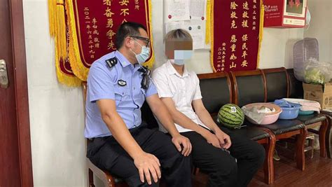 醉酒男子凌晨掉落黄浦江，民警抛救生圈援助未果下水救人瞿乐江中落水