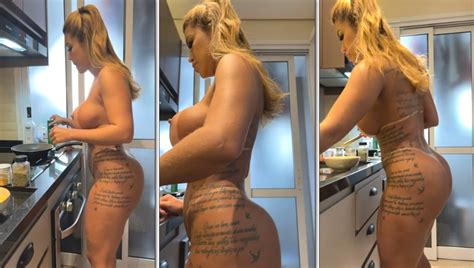 Cris Galêra arrasando na cozinha toda peladona e exibindo sua bunda