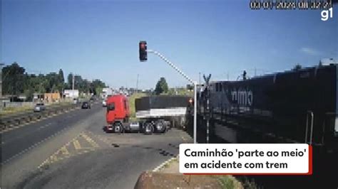 V Deo Caminh O Parte Ao Meio Em Acidente Trem Em Ponta Grossa