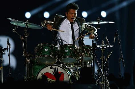 Bruno Mars Red Hot Chili Peppers Croon And Rock During 2014 Super Bowl Halftime Show [video]