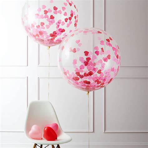 Les Ballons Transparents Remplis De Confettis Font Sensation En