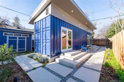 40ft Shipping Container House - USA - Living in a Container