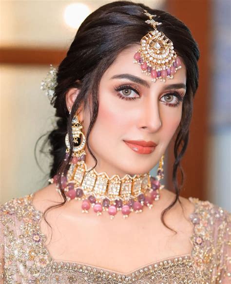 Ayeza Khan Looks Alluring In Her Latest Photoshoot For Royli Salon ET