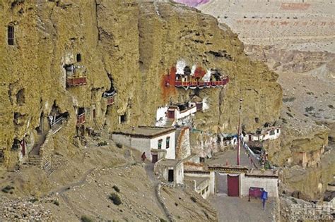 Tibetan Houses Castle Like Houses Tents And Cave Dwellings