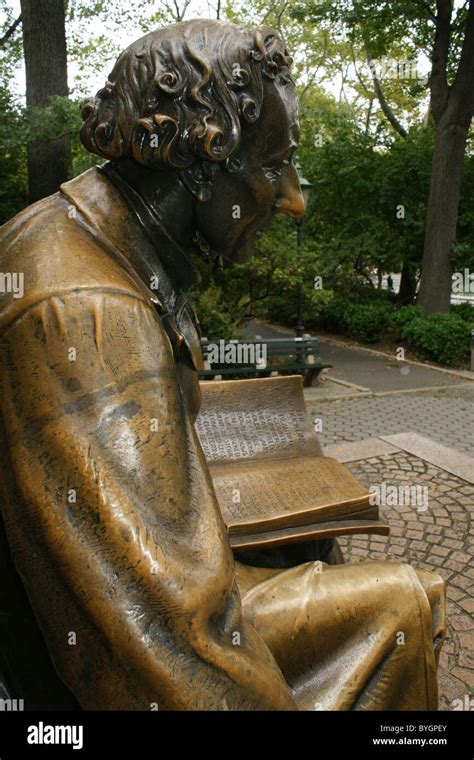 Hans Christian Andersen statue, Central Park Stock Photo - Alamy