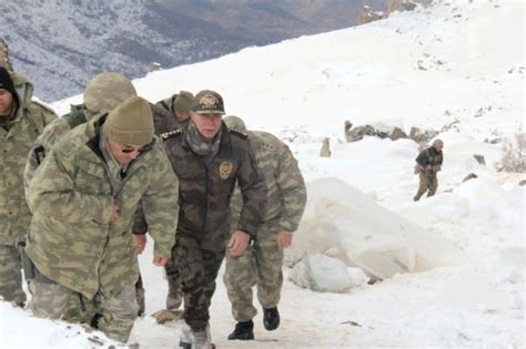 Hakkari L Emniyet M D R Ve Komutanlardan Mehmet Iklere Moral Ziyareti