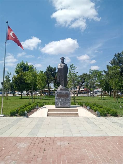 Mustafa Kemal Atatürk Heykeli Maltepe Adalet Meydanı Konumu