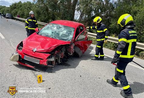 Un Accidente Entre Dos Coches Y Una Moto Deja Cinco Heridos En La