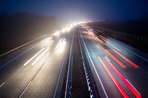 A S Dlicher Berliner Ring Unbeleuchtetes Fahrzeug Auf Fahrbahn B Z