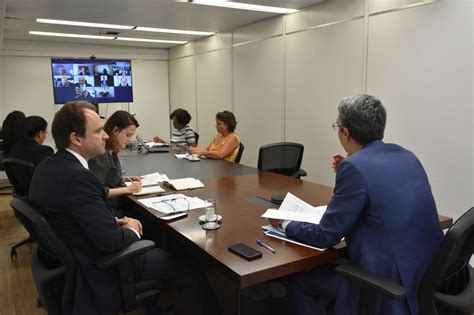 Fojures Presidente do TRF2 reúne se representantes do TJES TRT17