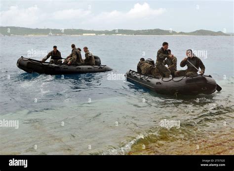 Us Navy Marines Assigned To Amphibious Reconnaissance Platoon 31st Marine Expeditionary Unit