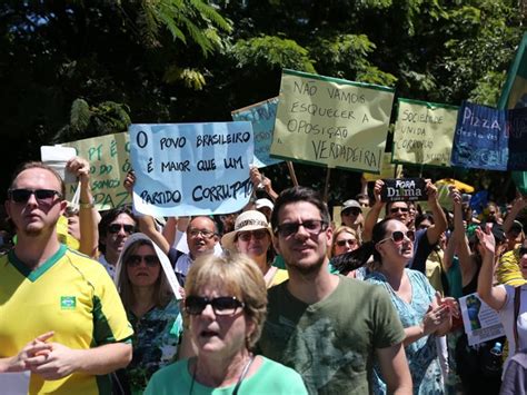 G Manifestantes Fazem Ato Contra Presidente Dilma Em Porto Alegre