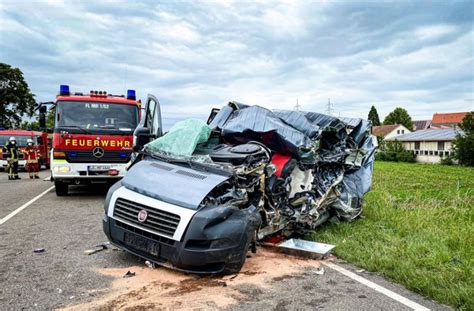 B Nach Heftigem Unfall Voll Gesperrt Ein Toter Und Ein Verletzter