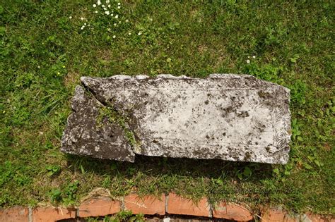 Древние надгробия XVI-XVII вв. в Новодевичьем монастыре, Москва : trof ...