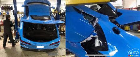 Another Corvette falls off service bay lift | Car News | Auto123