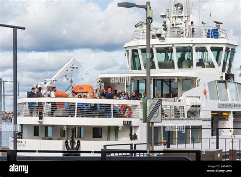 Suomenlinna Ferry Arriving Suomenlinna Fortress Island Harbour In