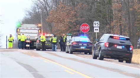 9 Dead 1 Injured After Semi Truck And Van Collide At Wisconsin Highway