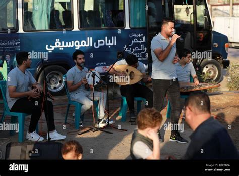 Miembros Palestinos De La Banda Musical Del Edward Said National