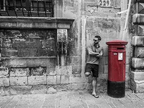 Ventana Ciudad Calle Rojo Pared La Carretera En Pie Malta