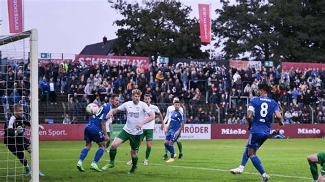 Schalke Sieg im Testspiel gegen Gütersloh Simon Terodde schlägt