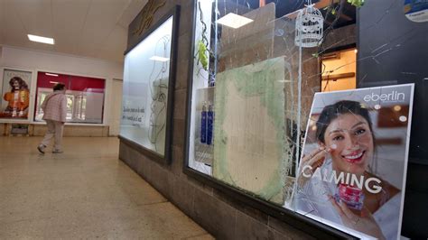 Detenido Tras Destrozar El Escaparate De Un Negocio En Vilagarc A Con