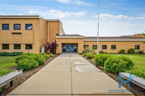 Young Elementary School, Aurora, Illinois - December 2017 | Aurora, IL ...