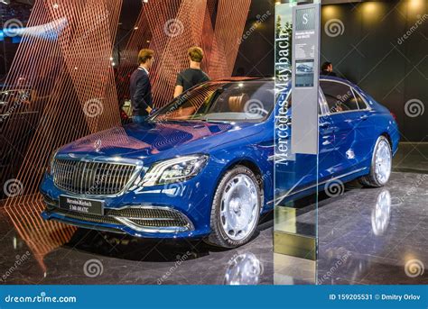 FRANKFURT ALEMANIA SEPTIEMBRE DE 2019 Blue MERCEDES MAYBACH S 560