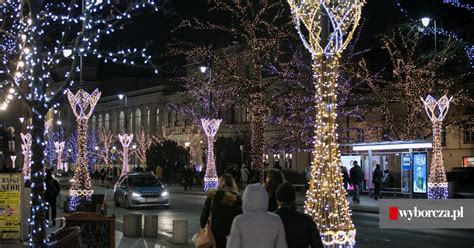 Boże Narodzenie Świąteczna iluminacja w Warszawie już gotowa Kiedy