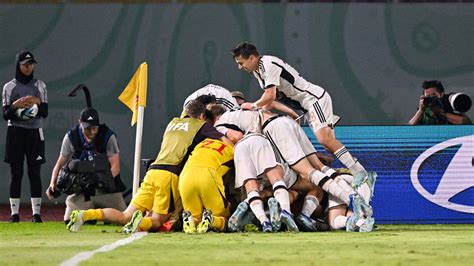 Deutsches Team Triumphiert Bei U Wm Im Elfmeterschie En Freenet De