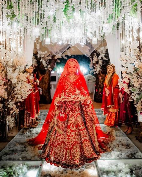 Arisha Razi Hd Wedding Photoshoot Di 2024 Pose