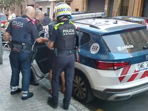 Un detingut i 63 identificats en un operatiu antidroga a Mataró