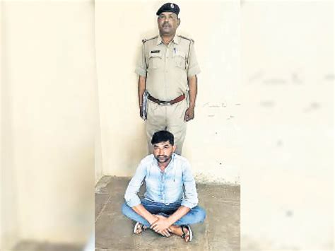 Youth Arrested With Illegal Weapon पुलिस की कार्रवाई अवैध हथियार के