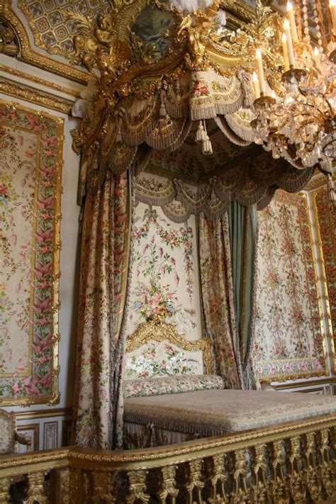 Marie Antoinettes Official Bed In Versailles Palace Ornate Bed Marie Antoinette Interior