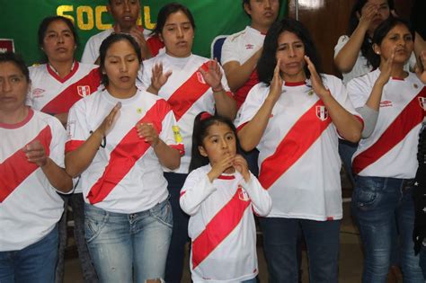 Group 10 Noticías Huancayo En Taller De Lenguaje Inclusivo Cantan El Himno Nacional Con Señas