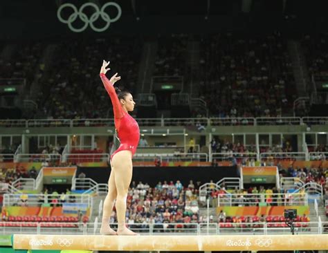 La Campeona Ol Mpica Aly Raisman De Estados Unidos Compite En La Barra