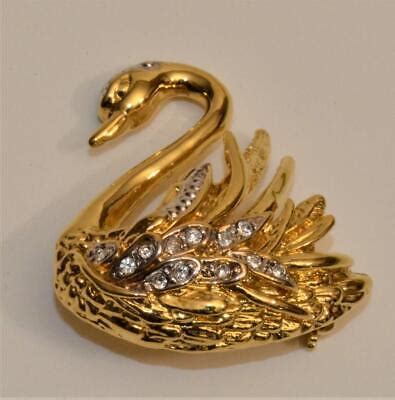 Vintage Signed MARVELLA Goldtone Clear Rhinestones SWAN Shape Pin