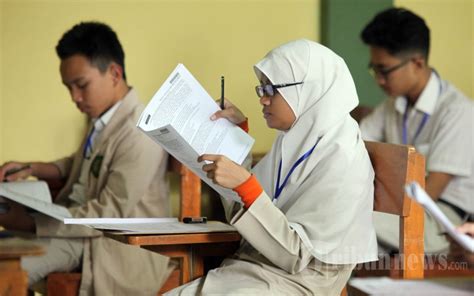 Ujian Nasional Berbasis Kertas Dan Pensil Di MA Persis Bandung Foto 1