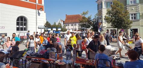 Erding Tausende Besucher Lassen Kinderflohmarkt Wieder Aufleben Bilder