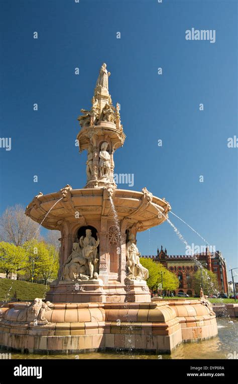 The Doulton Fountain on Glasgow Green, Glasgow Stock Photo - Alamy