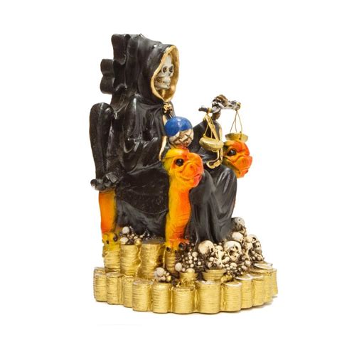 Imagen Santa Muerte Sobre Trono Imperial Pata De Gallo Con Balanza