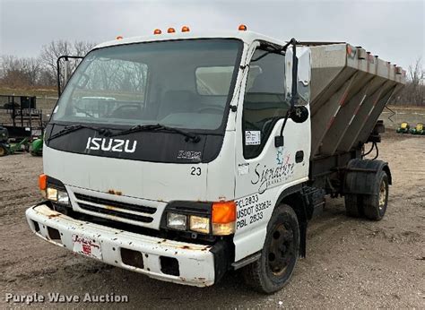 The 2000 Isuzu Landscape Truck Dump Truck