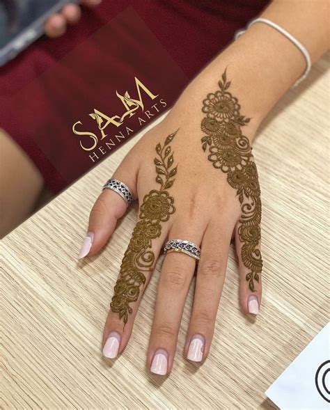 Épinglé par Malake sur Henna Modèles tatouages au henné Tatouage au