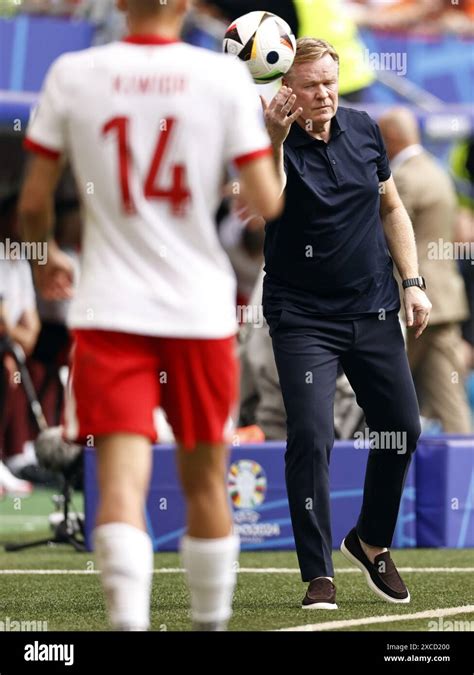 Amburgo Olanda Allenatore Ronald Koeman Durante La Partita Uefa Euro