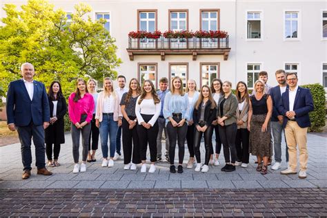 Herzlich willkommen Zwölf neue Studierende beim Landkreis Fulda