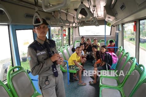 Sebanyak 52 Bus Pengumpan Mulai Beroperasi Di Surabaya Republika Online